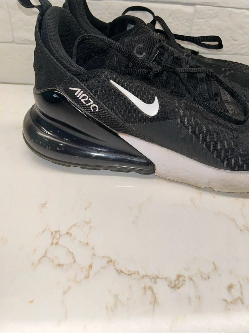Nike Air Max 270 Mens Size 11.5 Black White Athletic Running Shoes Sneakers